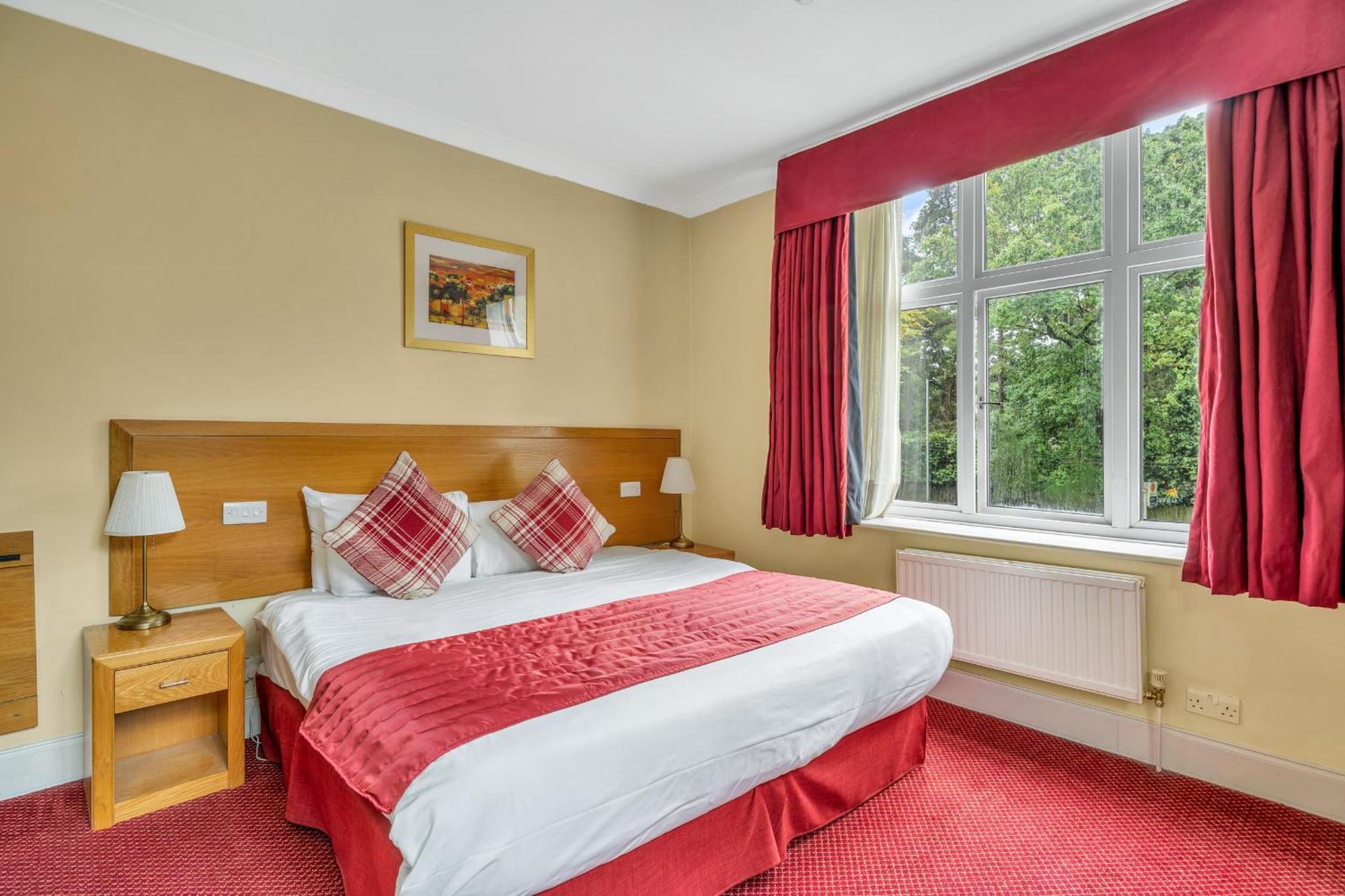 Dial House Hotel Crowthorne Exterior photo