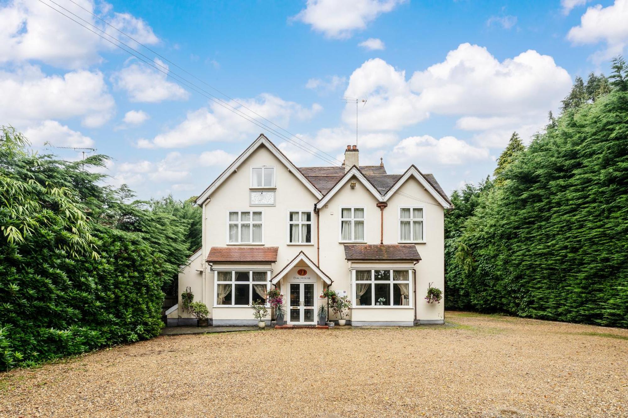 Dial House Hotel Crowthorne Exterior photo